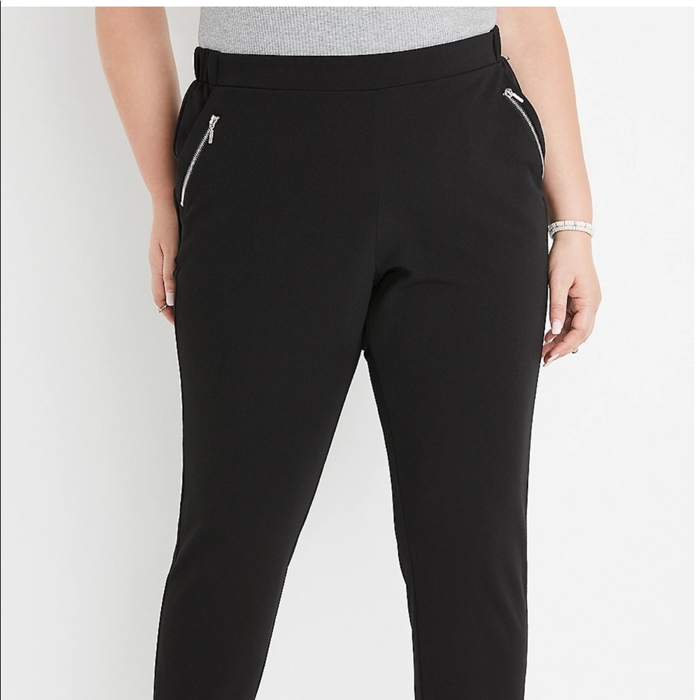 Zip Pocket Crepe Jogger - Women’s